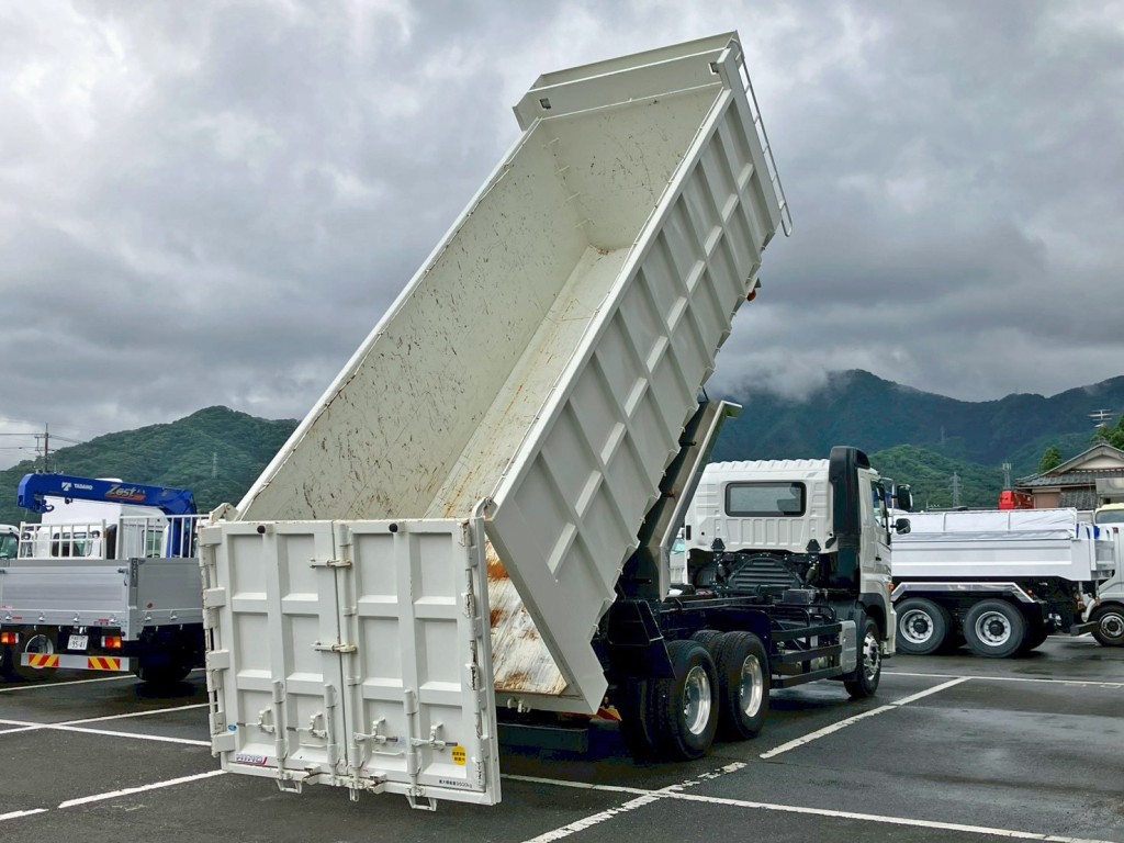 リアゲート普通開きの状態です。|日野 プロフィア 2DG-FS1AJEの写真4