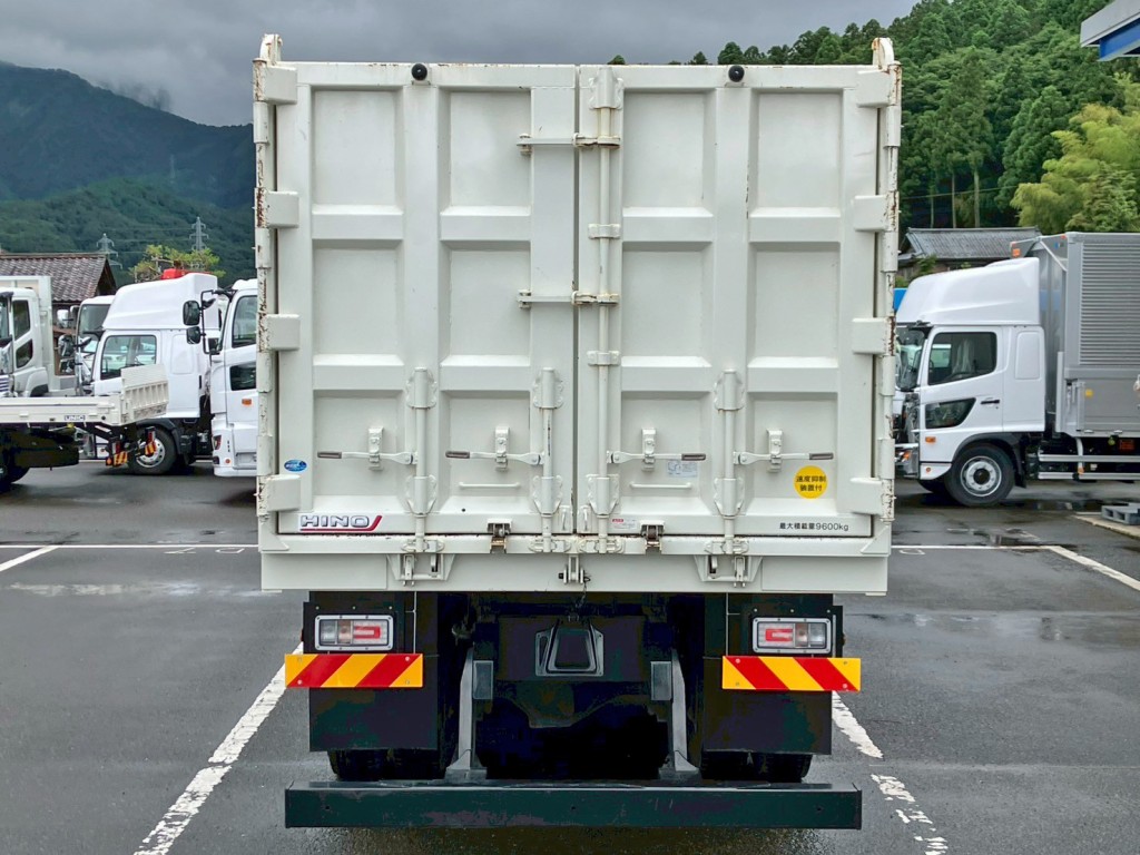 リア周りの状態です。|日野 プロフィア 2DG-FS1AJEの写真9