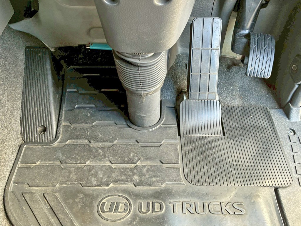 2ペダル仕様です。|UDトラックス 2PG-CG5CAの写真33