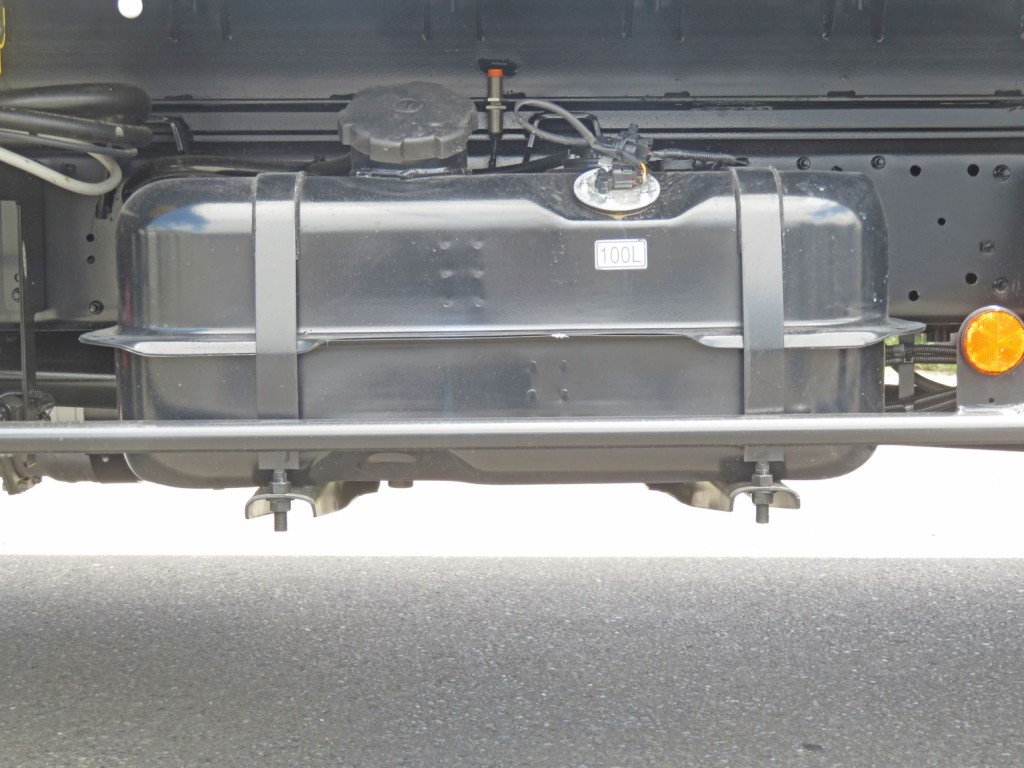 燃料タンクは100Lです。|三菱 ファイター 2KG-FK62F(2WD)の写真18