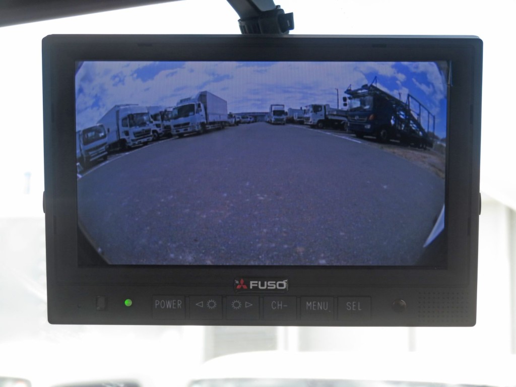 液晶バックモニター付きです。|三菱 ファイター 2KG-FK62F(2WD)の写真19