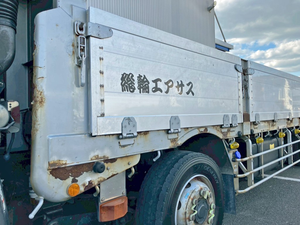 助手席側サイドレールにサビがあります。(前方)|UDトラックス クオン QPG-CG5ZEの写真26