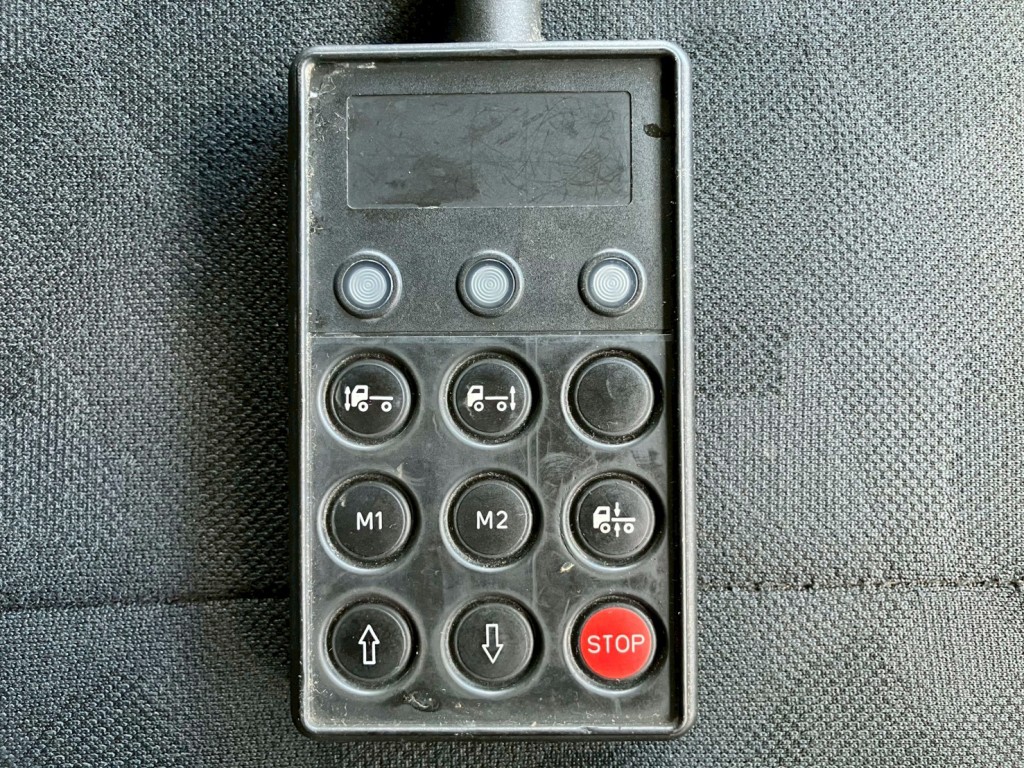 エアサスのコントローラーです。|UDトラックス クオン QPG-CG5ZEの写真47