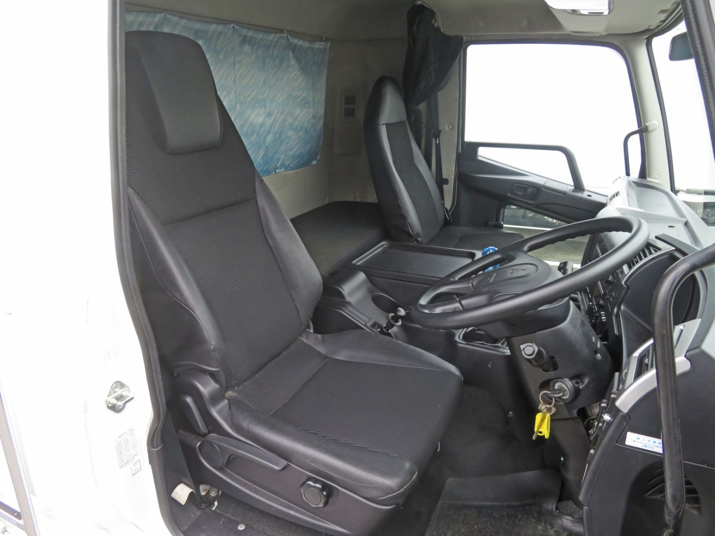 運転席座面にヘタリがあります。|三菱 ファイター 2KG-FK62FZの写真11