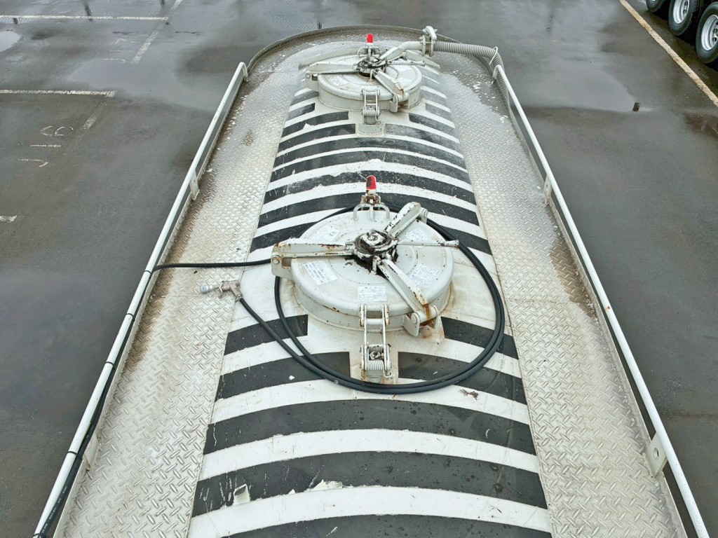 投入口2か所です。|いすゞ ギガ 2PG-CYL77CMの写真10