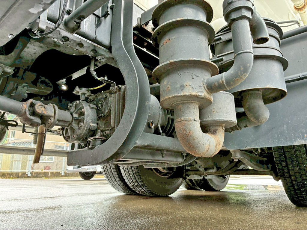コンプレッサーです。|いすゞ ギガ 2PG-CYL77CMの写真19