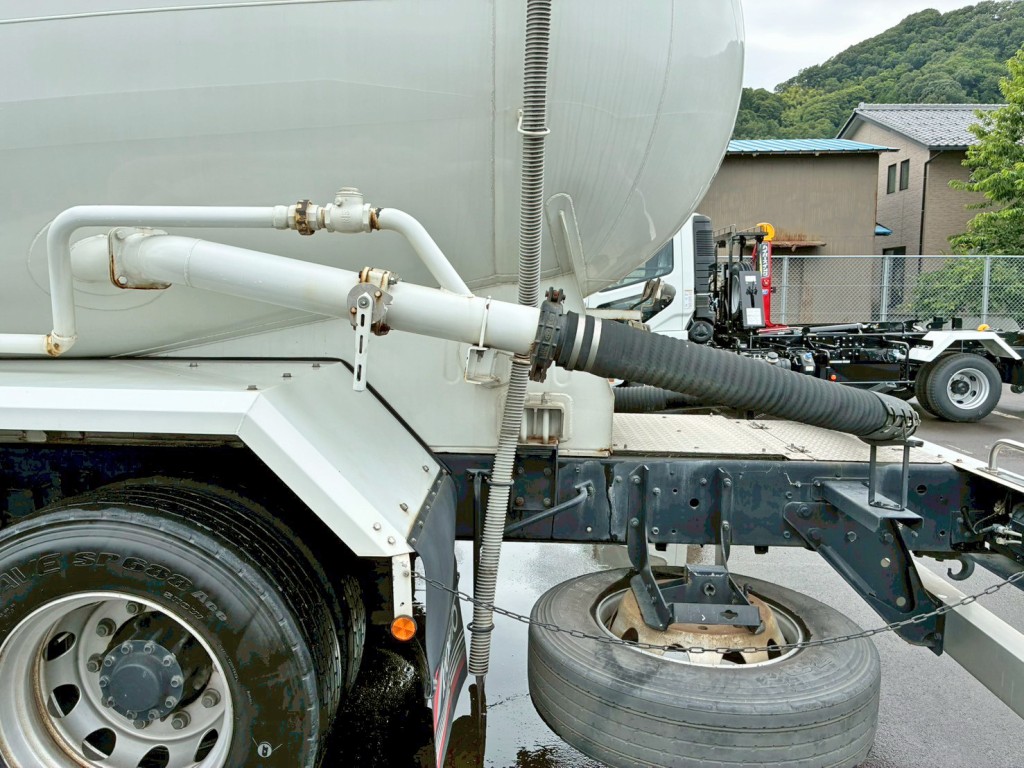 いすゞ ギガ 2PG-CYL77CMの写真23