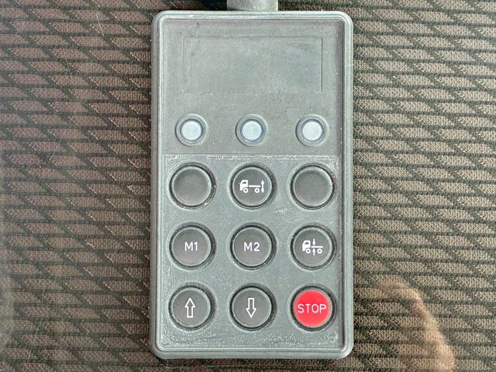 エアサスのコントローラーです。|いすゞ ギガ 2PG-CYL77CMの写真36