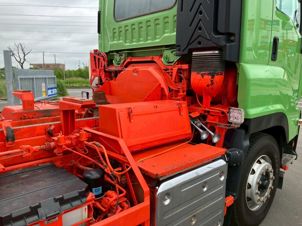 運転席側に工具箱が付いています。|いすゞ ギガ 2PG-CXZ77CTの写真17