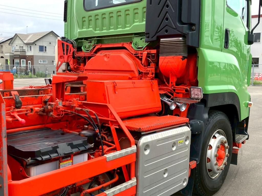 運転席側に工具箱が付いています。|いすゞ ギガ 2PG-CXZ77CTの写真18