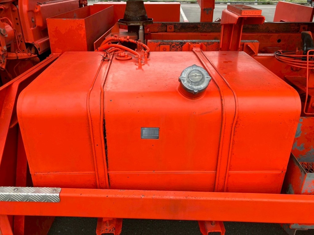 燃料タンクは290Lです。|いすゞ ギガ 2PG-CXZ77CTの写真19