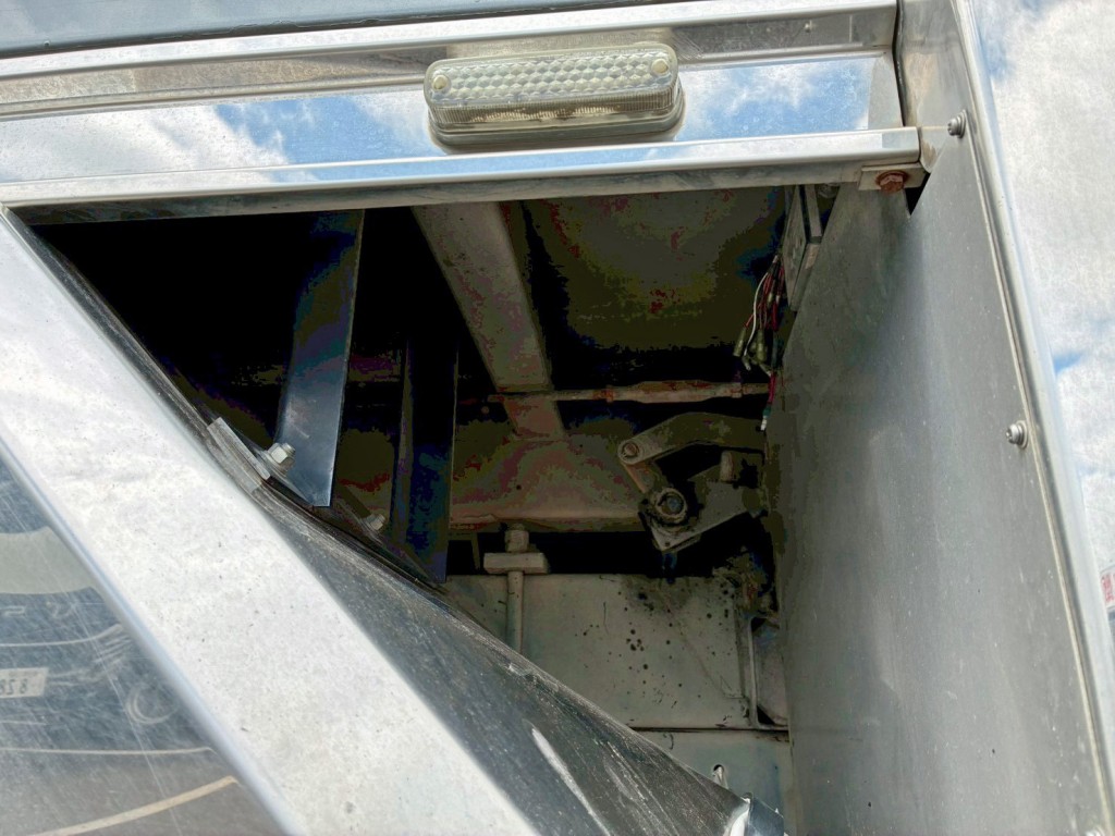 シャーシとネタの状態です。(縦ネタ・横ネタは鉄製です)|三菱 スーパーグレート QKG-FV60VXの写真6