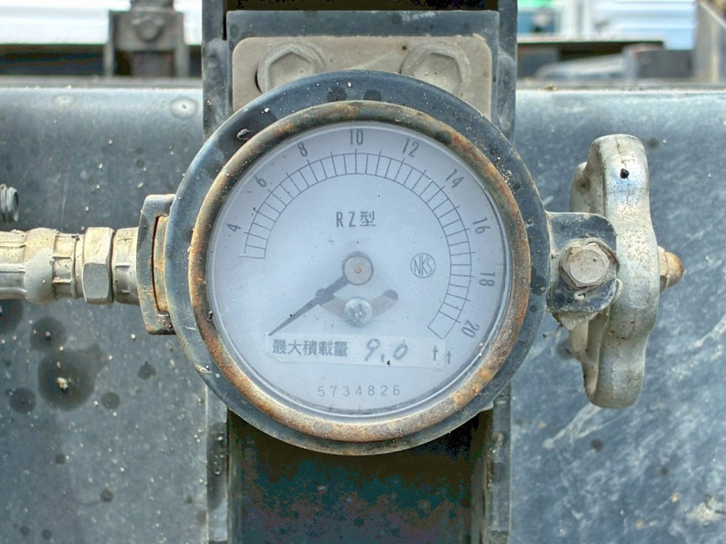 自重計です。|三菱 スーパーグレート QKG-FV60VXの写真28
