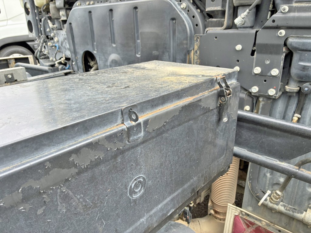 工具箱にヘコミがあります。|三菱 スーパーグレート QKG-FV60VXの写真30