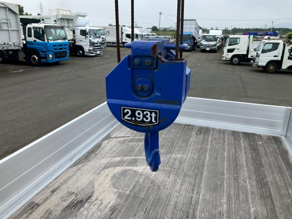 クレーンのフックにキズ・サビがあります。|三菱 ファイター 2KG-FK62FZの写真15