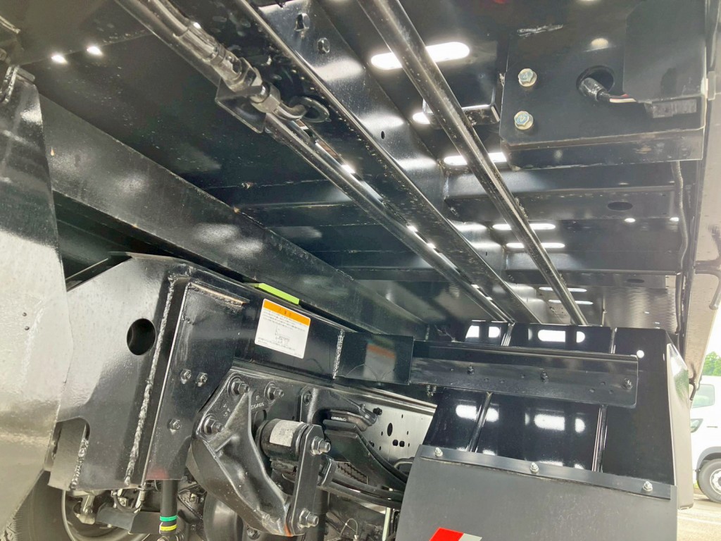 シャーシとネタの状態です。(縦ネタ・横ネタは鉄製です)|日野 デュトロ 2KG-XZU722M(2WD)の写真6