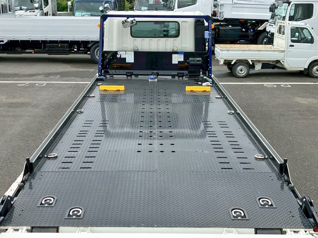 床は鉄板です。|日野 デュトロ 2KG-XZU722M(2WD)の写真8