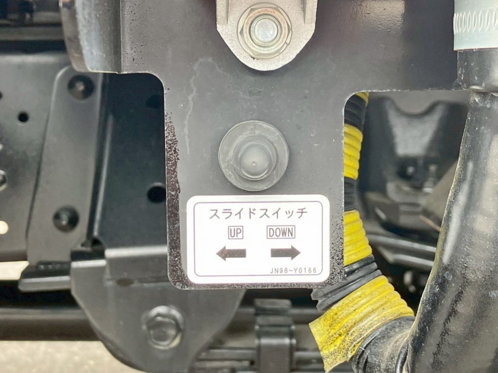 ボディースライドの操作スイッチです。|日野 デュトロ 2KG-XZU722M(2WD)の写真19