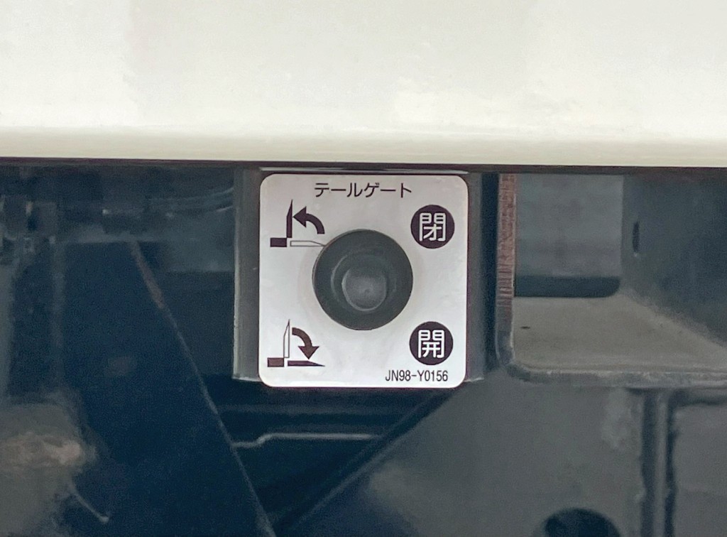 自動歩みの昇降スイッチです。|日野 デュトロ 2KG-XZU722M(2WD)の写真20
