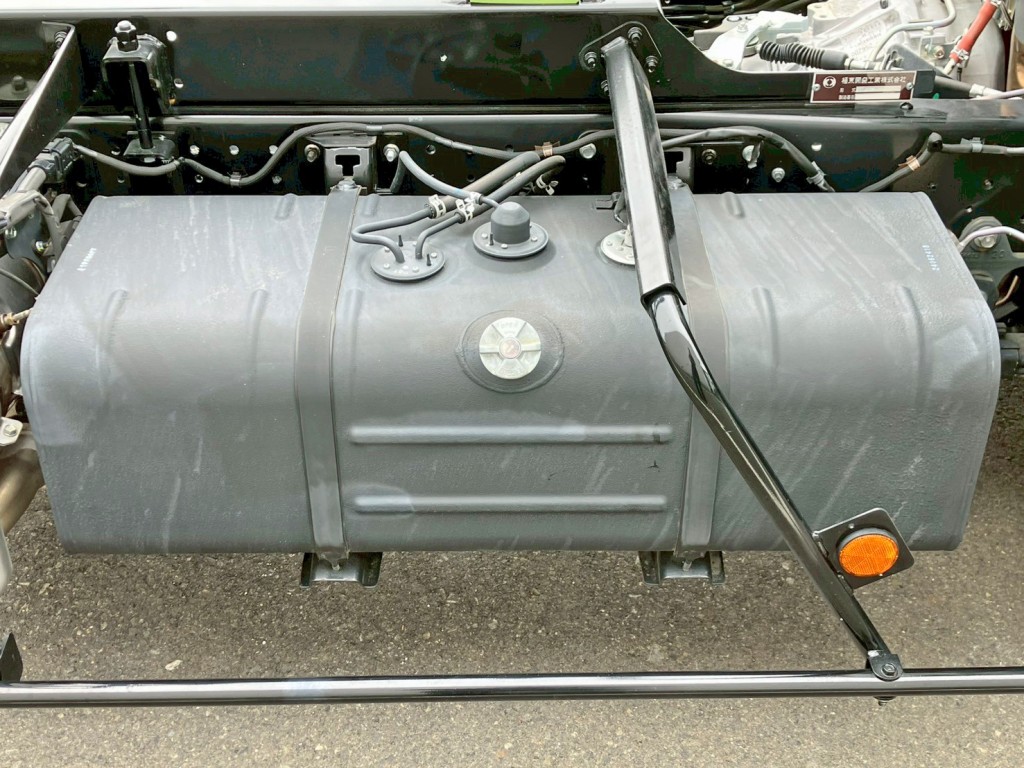 燃料タンクは100Lです。|日野 デュトロ 2KG-XZU722M(2WD)の写真22