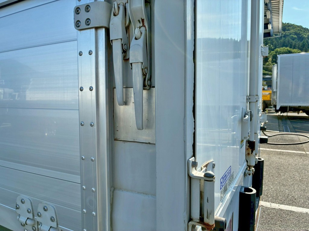 いすゞ ギガ 2PG-CYJ77Cの写真26