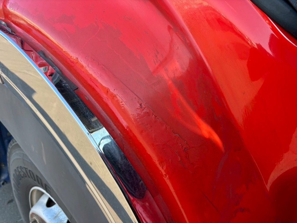 運転席側フロントフェンダー部に補修痕があります。|日野 プロフィア QDG-SS1EKDAの写真16