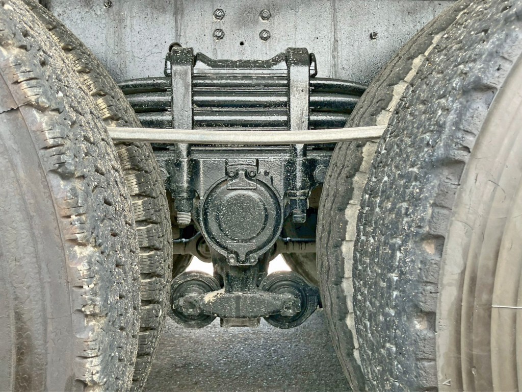 リーフサスです。|いすゞ ギガ 2KG-CXZ77CTの写真5