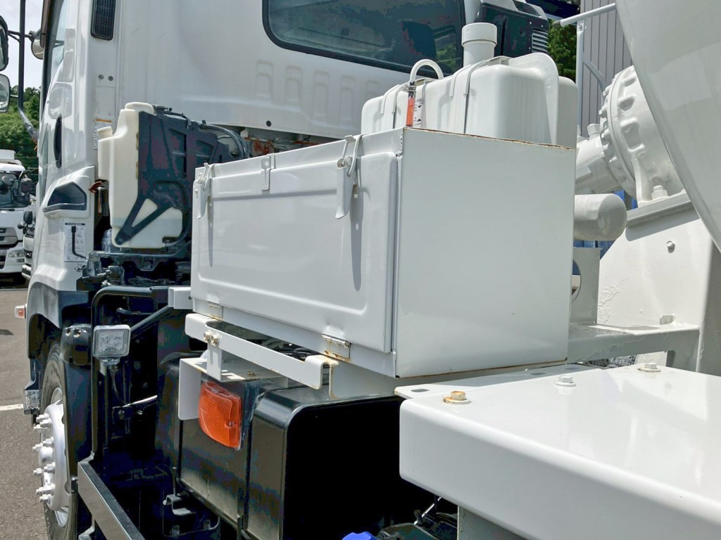 助手席側に工具箱が付いています。|いすゞ ギガ 2KG-CXZ77CTの写真21