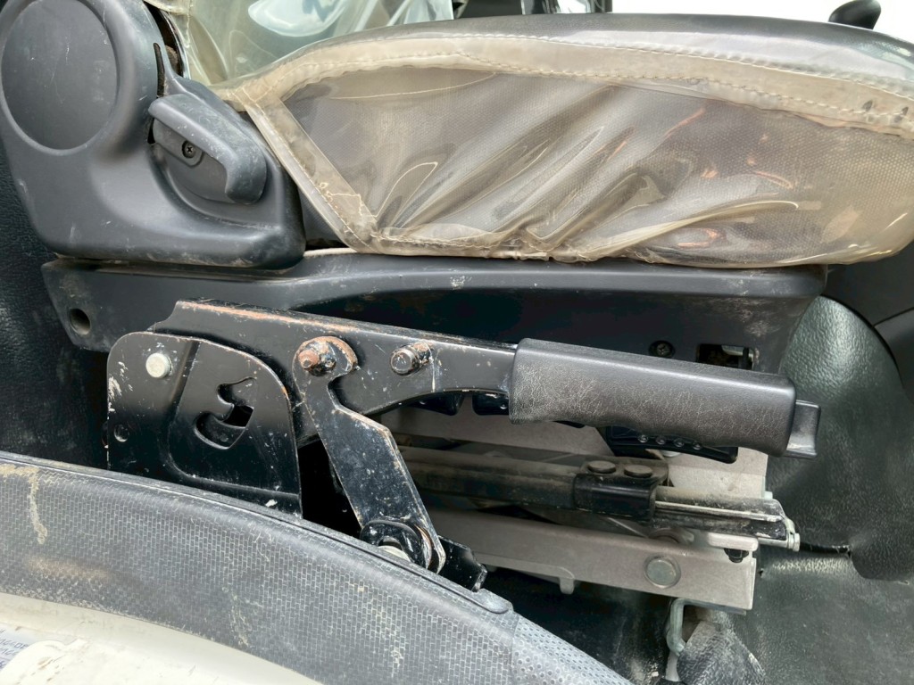 上物操作レバー固着しています。|いすゞ ギガ 2KG-CXZ77CTの写真45