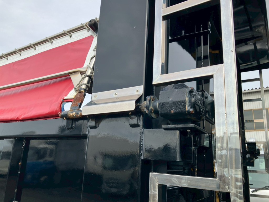運転席側コボレーンモーター部にサビがあります。|UDトラックス クオン QKG-CW5XLの写真23