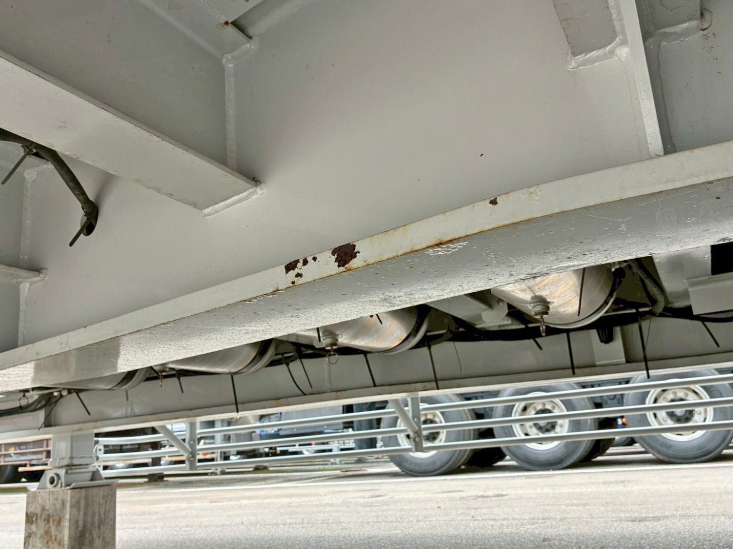 助手席側縦ネタ側面に塗装剥がれがあります。|トレクス PLR430CDの写真7