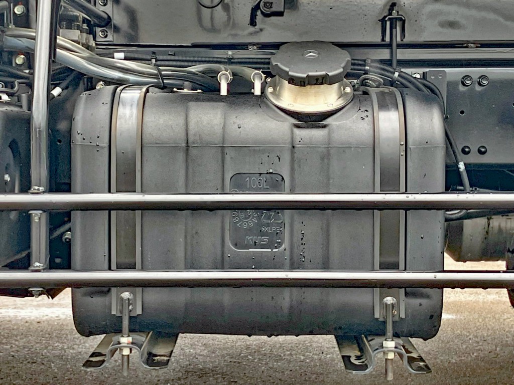 燃料タンクは１００Lです。|三菱 ファイター 2KG-FK62F(2WD)の写真26