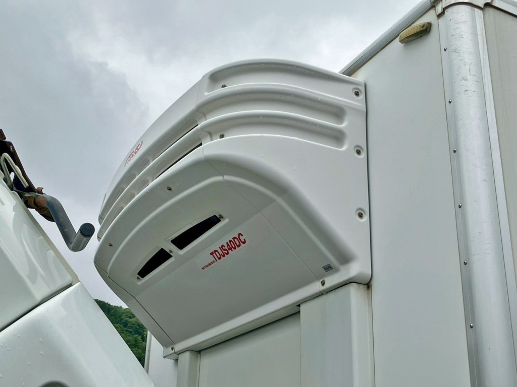 冷凍機です。(直冷式)|三菱 ファイター 2KG-FK64F(2WD)の写真13