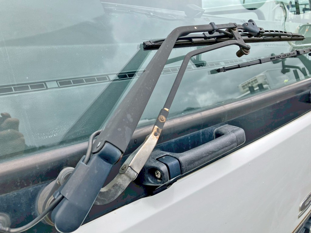 運転席側リンクアームに曲がりがあります。|三菱 ファイター 2KG-FK64F(2WD)の写真23