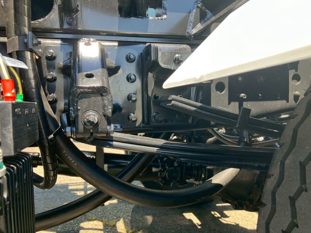 リーフサスです。|三菱 キャンター 2PG-FEBM0(2WD)の写真7