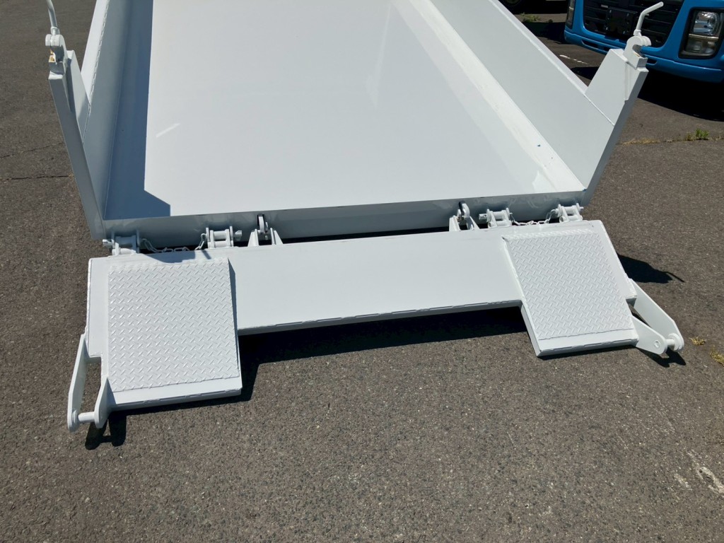 三菱 キャンター 2PG-FEBM0(2WD)の写真12
