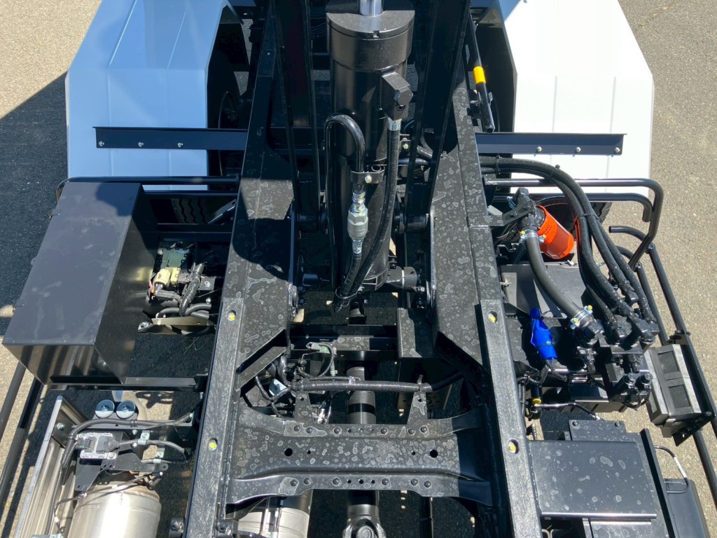 三菱 キャンター 2PG-FEBM0(2WD)の写真15