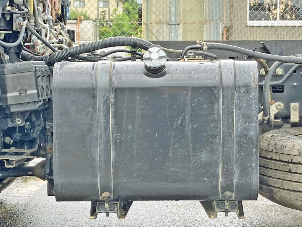 燃料タンクは65Lです。|日野 デュトロ 2KG-XZU675T(4WD)の写真22
