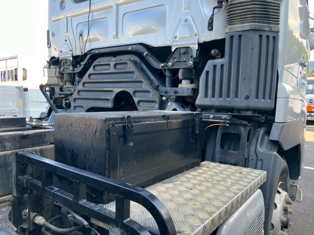運転席側に工具箱が付いています。|日野 プロフィア QKG-FS1EKDAの写真25