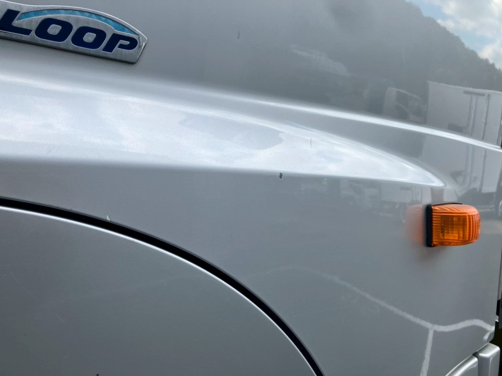 運転席ドア下部に小キズがあります。|日野 プロフィア QKG-FS1EKDAの写真32