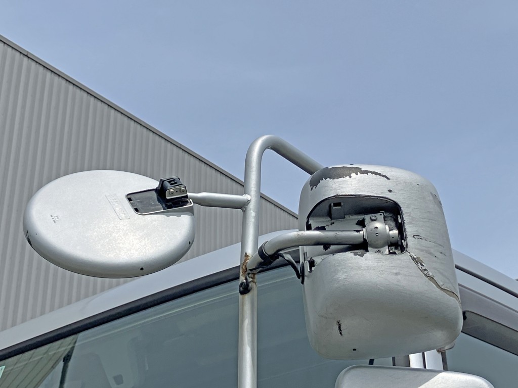 フロントアンダーミラー 及び サイドミラー取付部カバー欠品です。|日野 プロフィア QKG-FS1EKDAの写真46