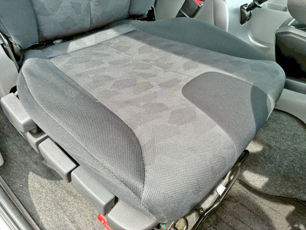 運転席座面にヘタリがあります。|UDトラックス  2PG-GK5AADの写真10
