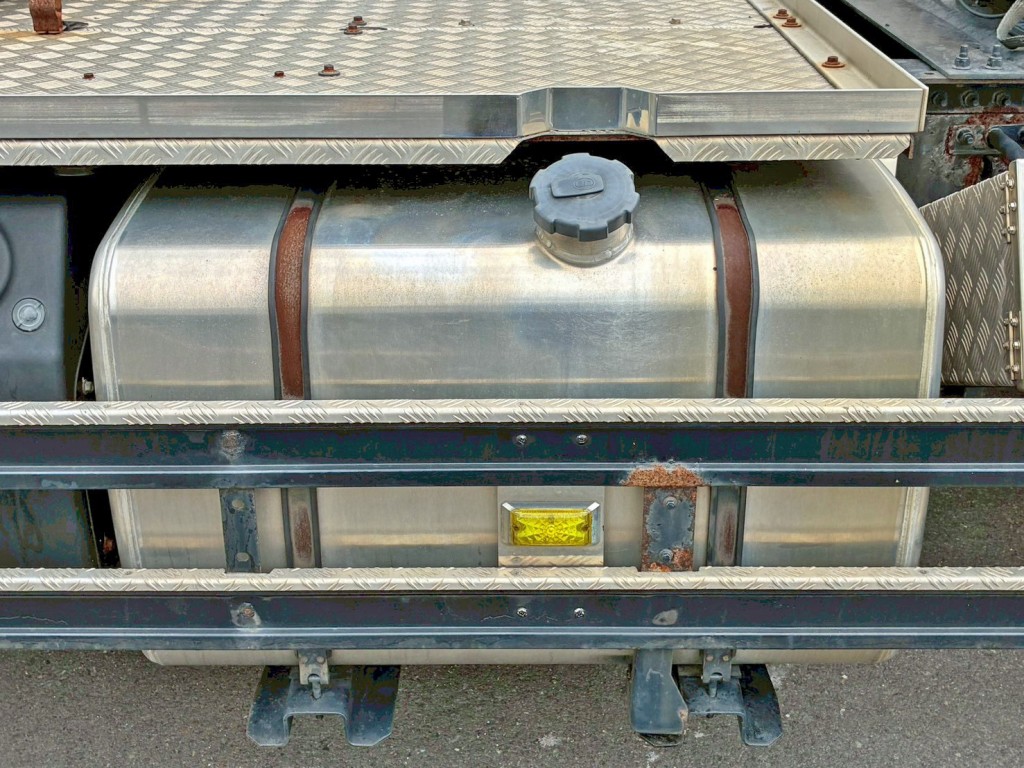燃料タンクは400Lアルミ製です。|UDトラックス  2PG-GK5AADの写真27