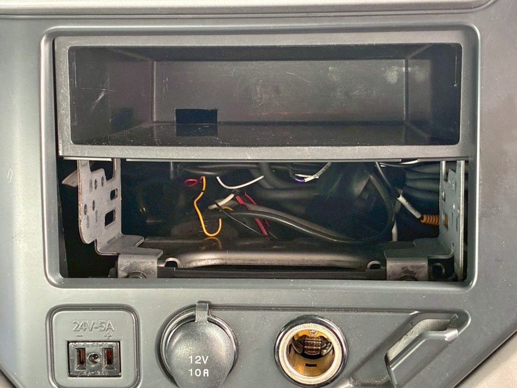 コンソールボックスが欠品しています。|UDトラックス  2PG-GK5AADの写真28