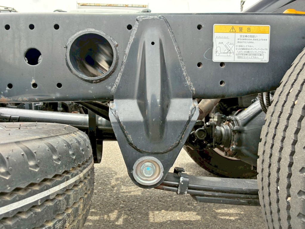 リーフサスです。|三菱 キャンター 2RG-FBA30(2WD)の写真5