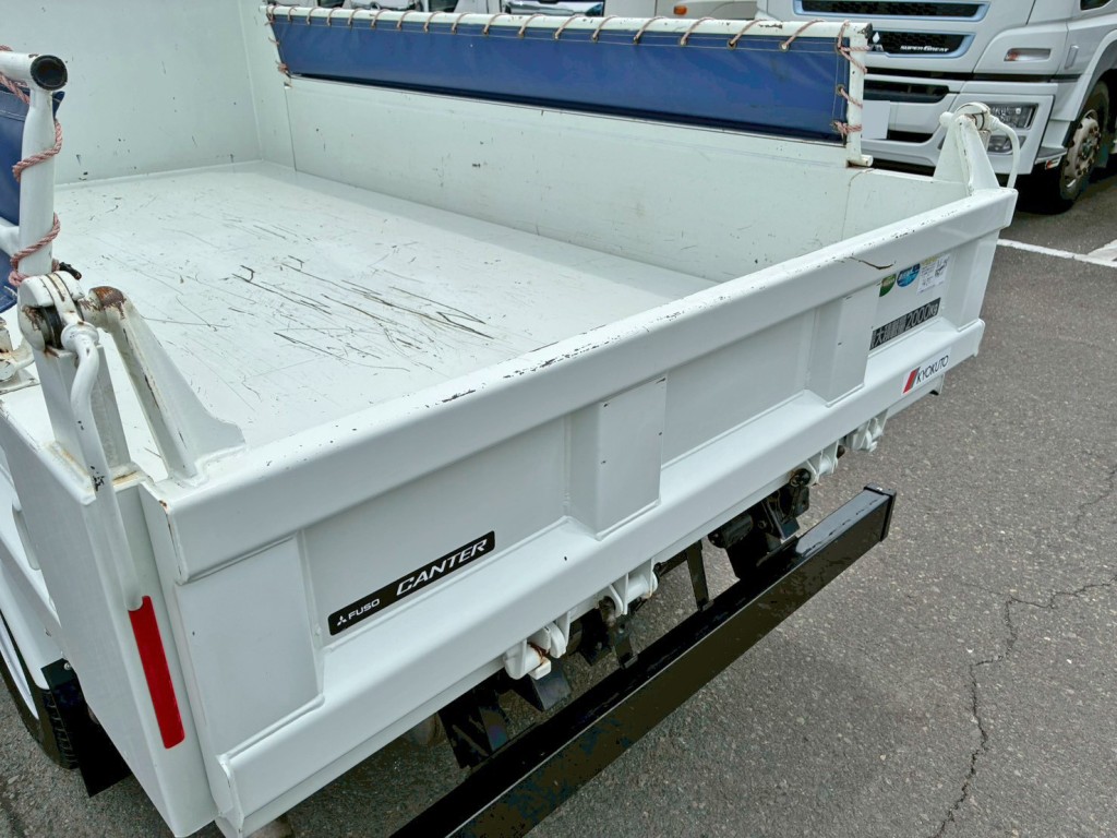 リヤゲートにキズがあります。|三菱 キャンター 2RG-FBA30(2WD)の写真15