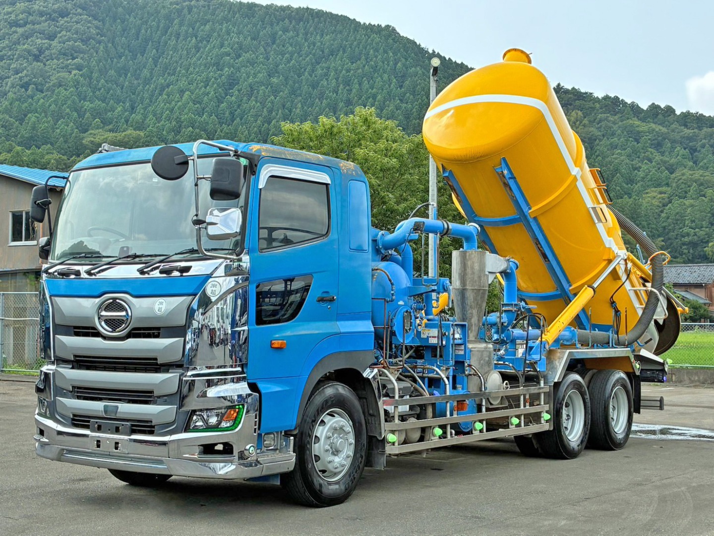 フロント周り、メッキパーツで飾っています。|日野 プロフィア 2DG-FS1AJAの写真1