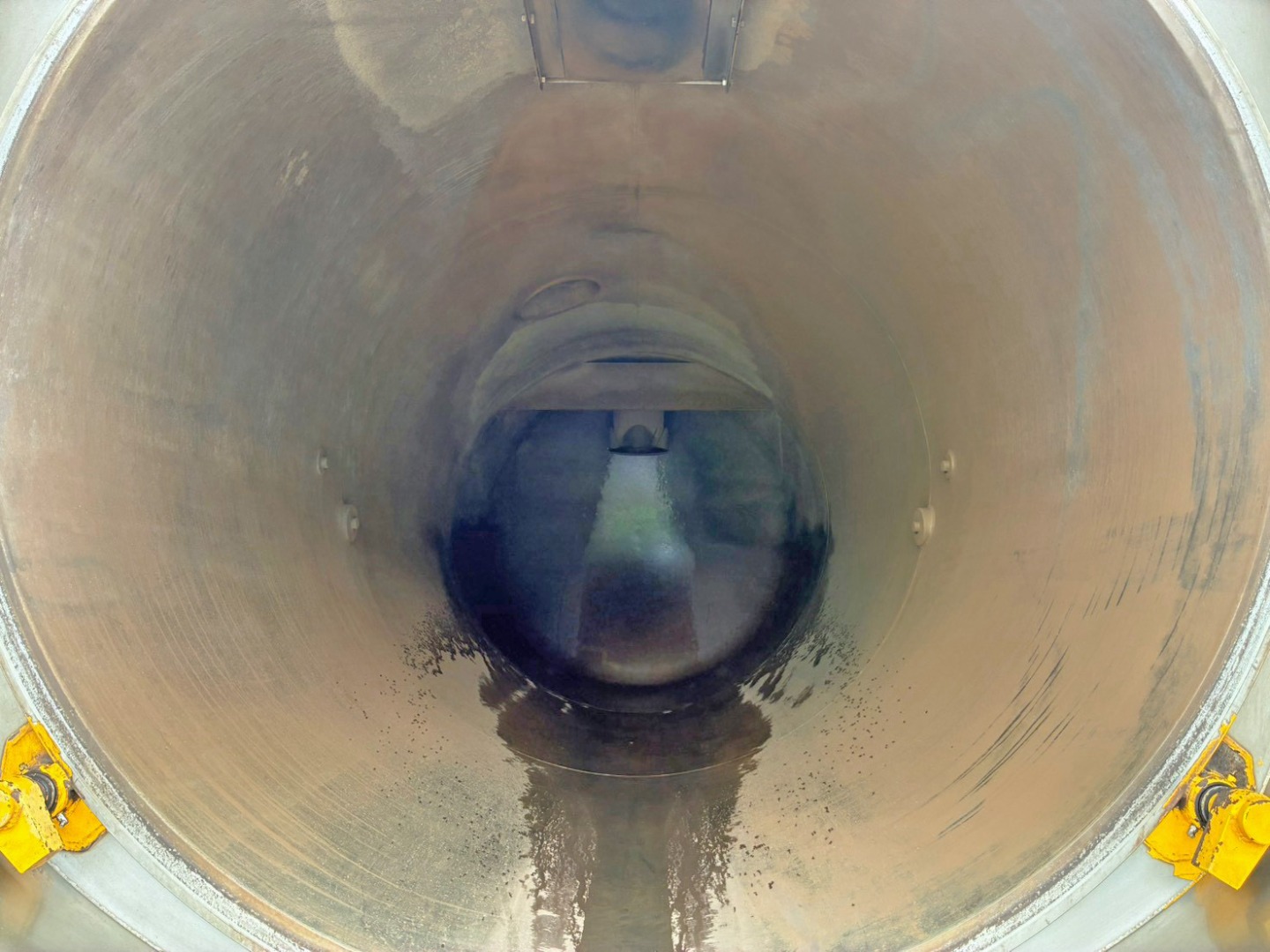 タンク内部の状態です。|日野 プロフィア 2DG-FS1AJAの写真15