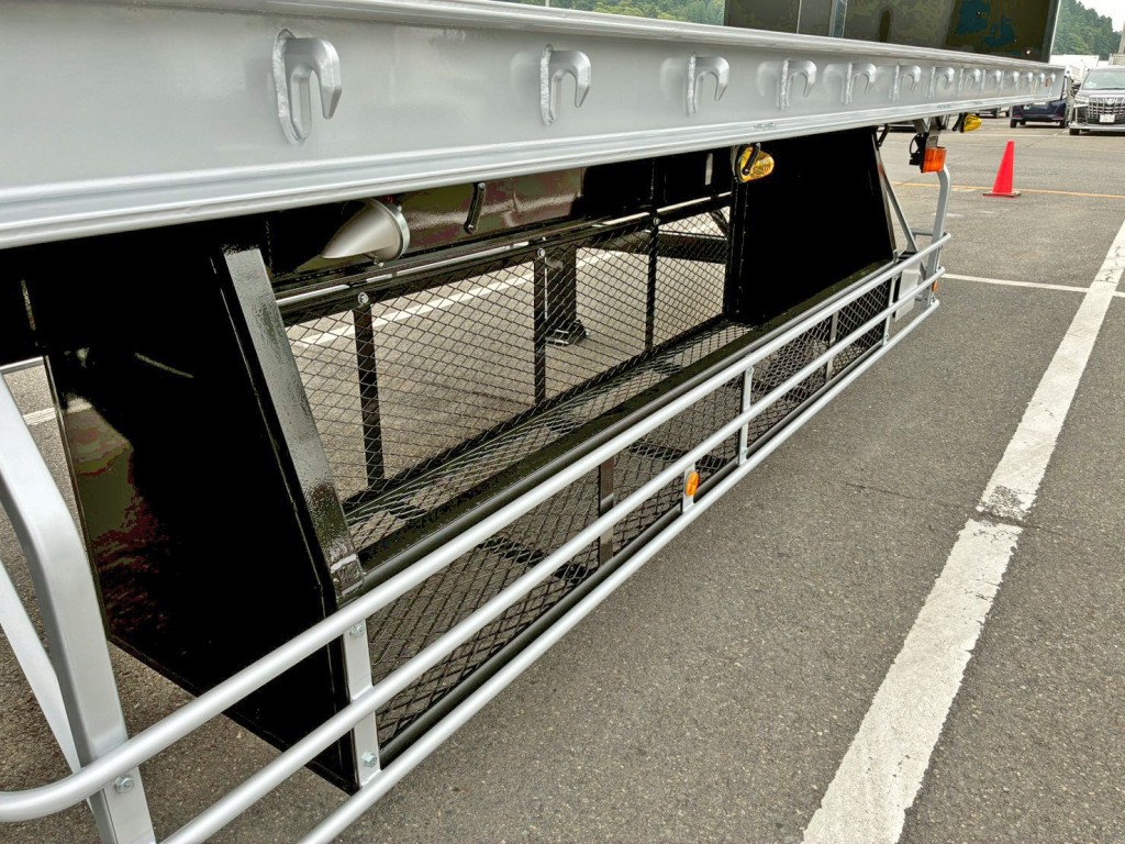 運転席側にりん木入れが付いています。|トレクス PFB34112の写真16