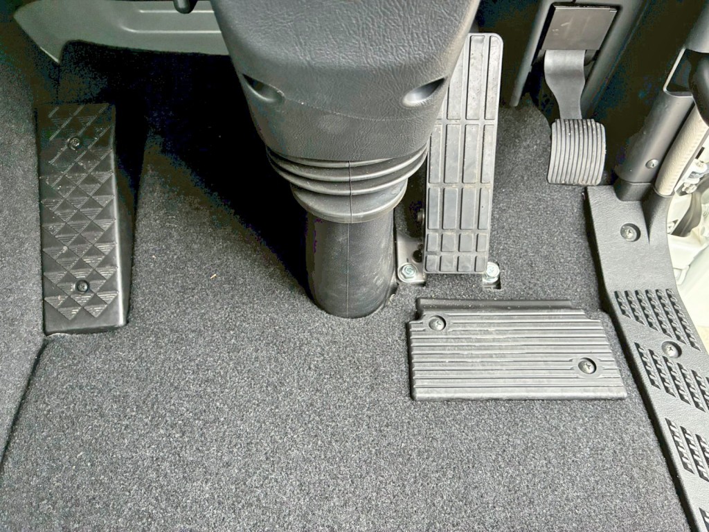 2ペダル仕様です。|三菱 スーパーグレート 2PG-FV80VZの写真22